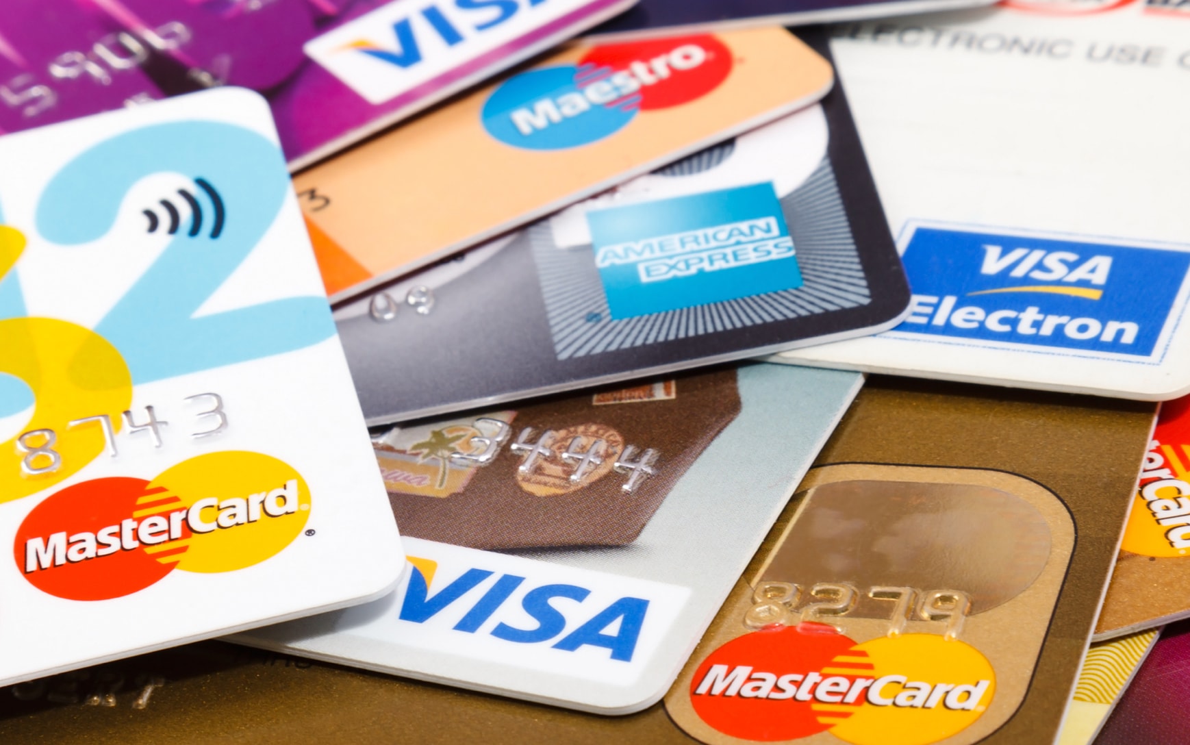How to Save Money on Shopping with the Right Credit Card?